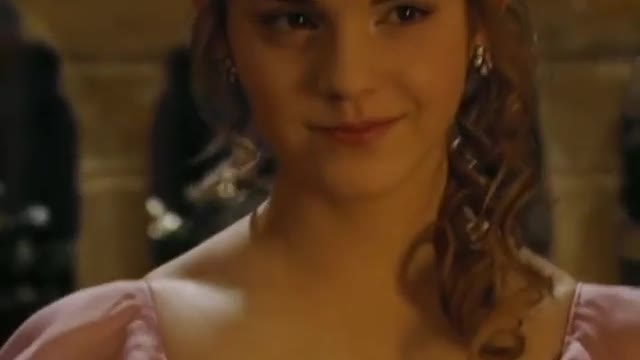Harry patter with hermione in indian song.