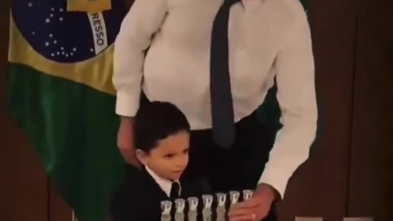“Nenhuma arma forjada contra ti prevalecerá…” Isaias 54:17a @jairbolsonaro