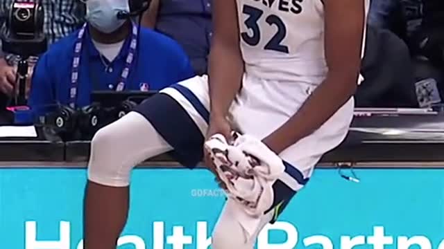 Paul George & KAT share a moment 😁