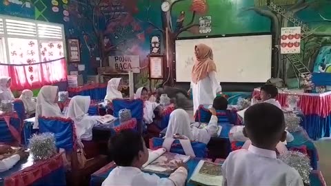 Belajar bernyanyi bersama guru sd