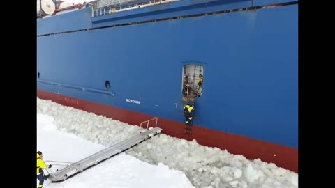 It's snowing in Montreal