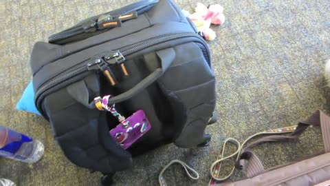 Playing at the Airport (Vlogtober / October 18, 2013)