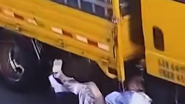 orang tua kecelakaan hampir tewas
