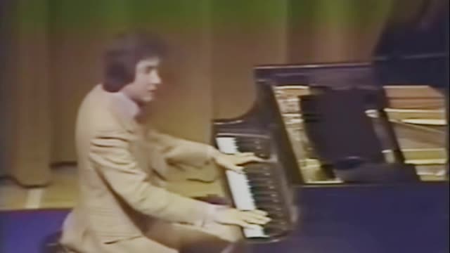 Dino Kartsonakis @ ORU playing "My Little World" & "Holy Holy" 1974