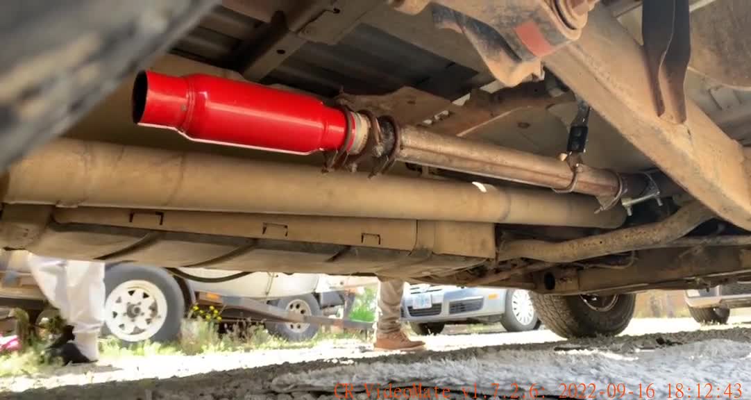 Automobile exhaust pipe repairing exhaust pipe