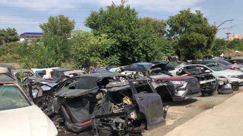 #8 Автразборки Тбилиси: #автоизсша на свалке новых мало, старых полно. Куда все это вывозить?