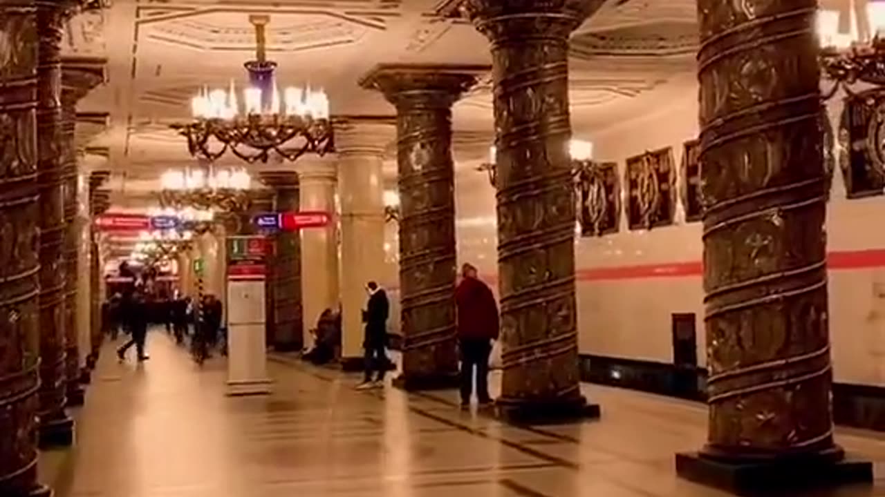 this is what subway stations are supposed to look like saint petersburg ...