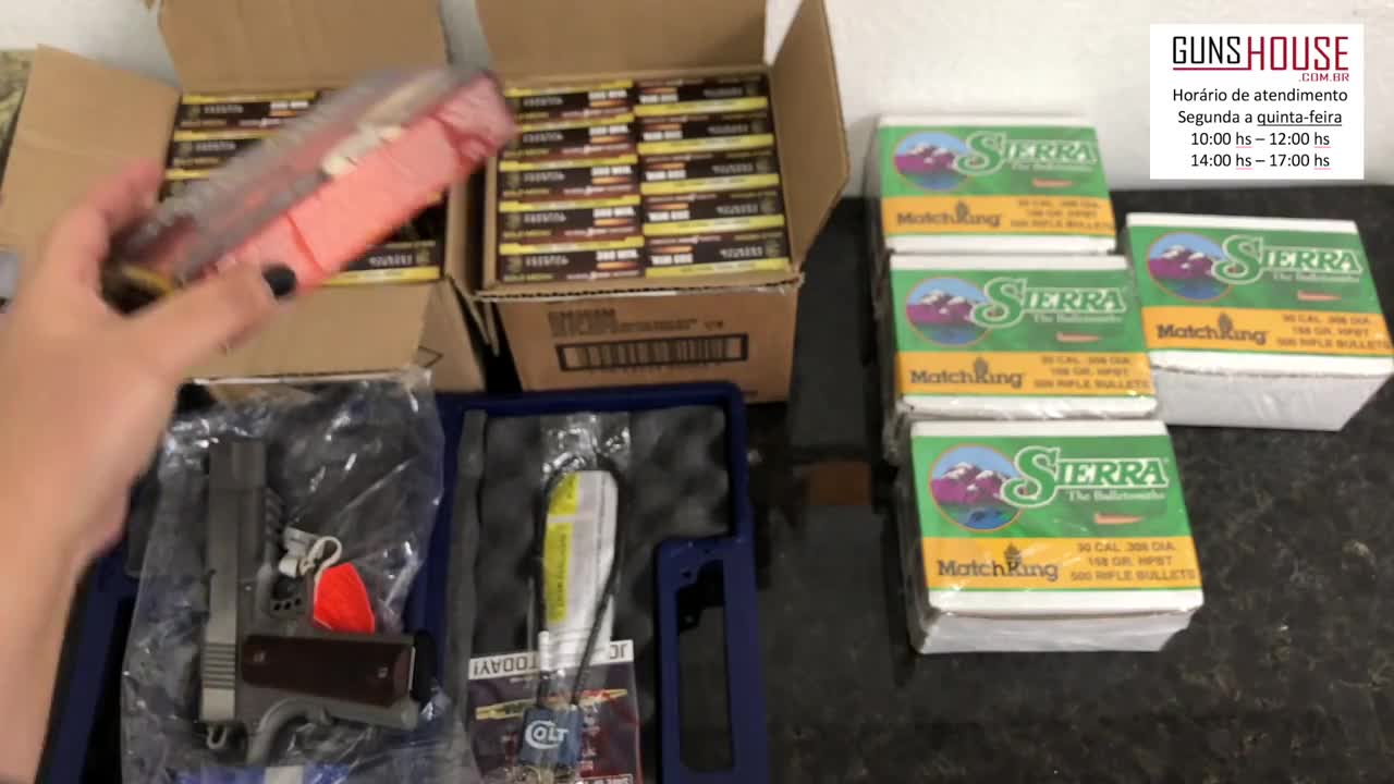 Entrega de Colt, Munição 308Win e Carabina CZ 22Lr