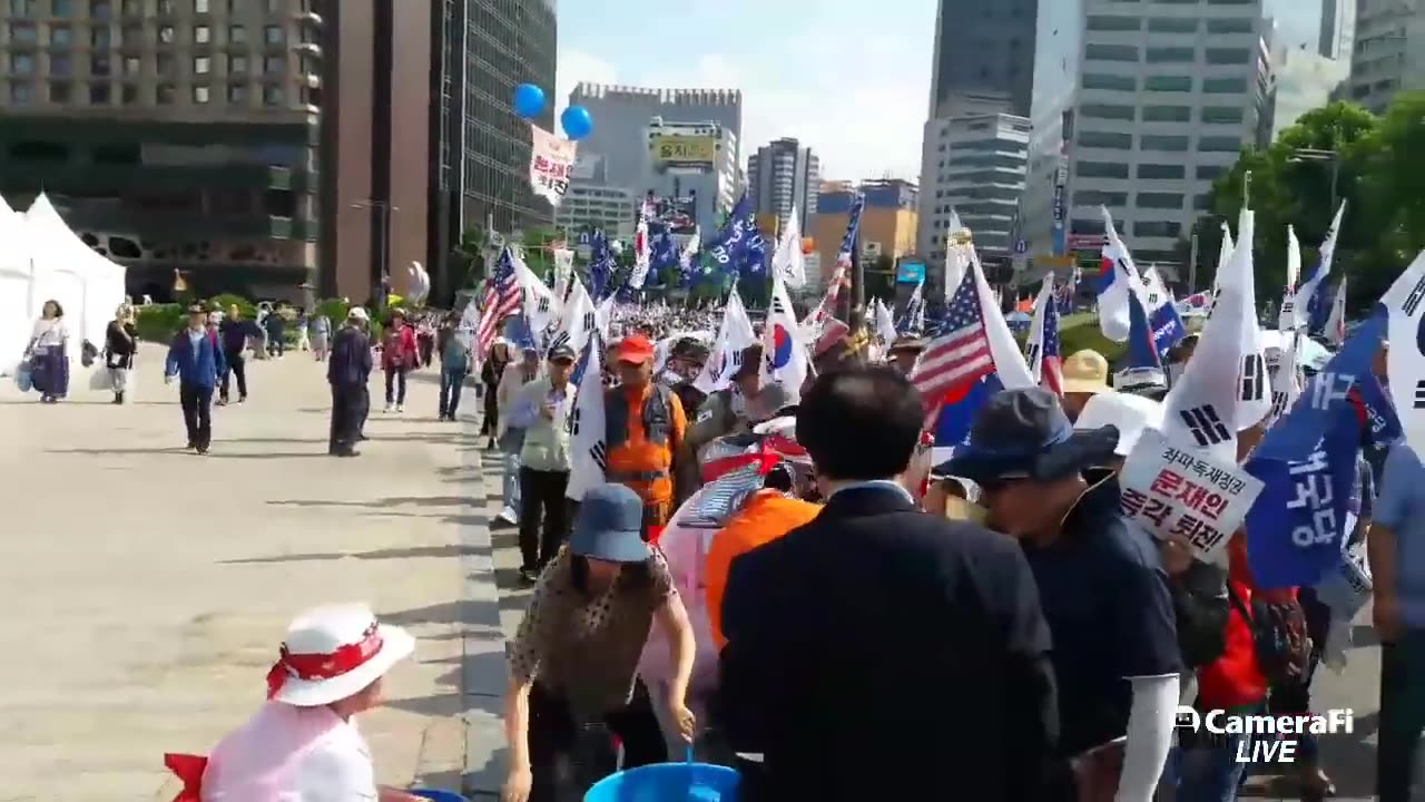 20190618_V3_S04(K5Y69BPq23Q)애국의 이동샘물 시청앞에 등장하다!