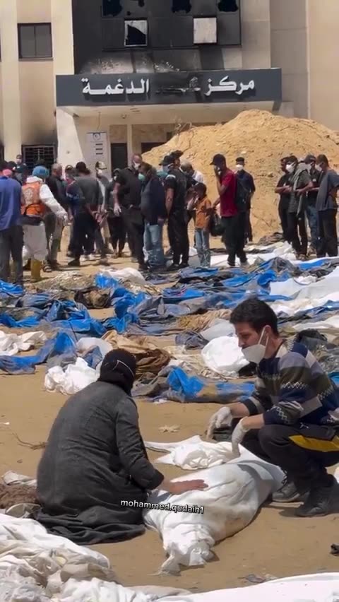 LE FOSSE COMUNI SCAVATE DA ISRAELE PER OCCULTARE I CADAVERI.