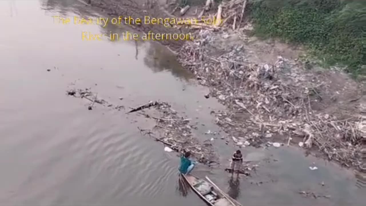 The beauty of the Bengawan Solo River in the afternoon