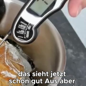 Das Brot Geht Jetzt Mit Deckel Wieder In Den Backofen