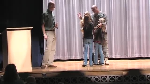 Ponca City Students Surprised by Dad Returning from Iraq