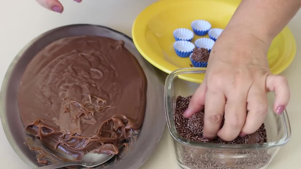 BRIGADEIRO TRADICIONAL - A receita clássica de festa infantil