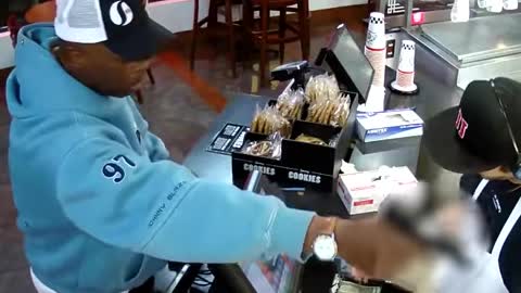 OMG!! Where’s a cop when you actually need one!!!😲😶👮♂️