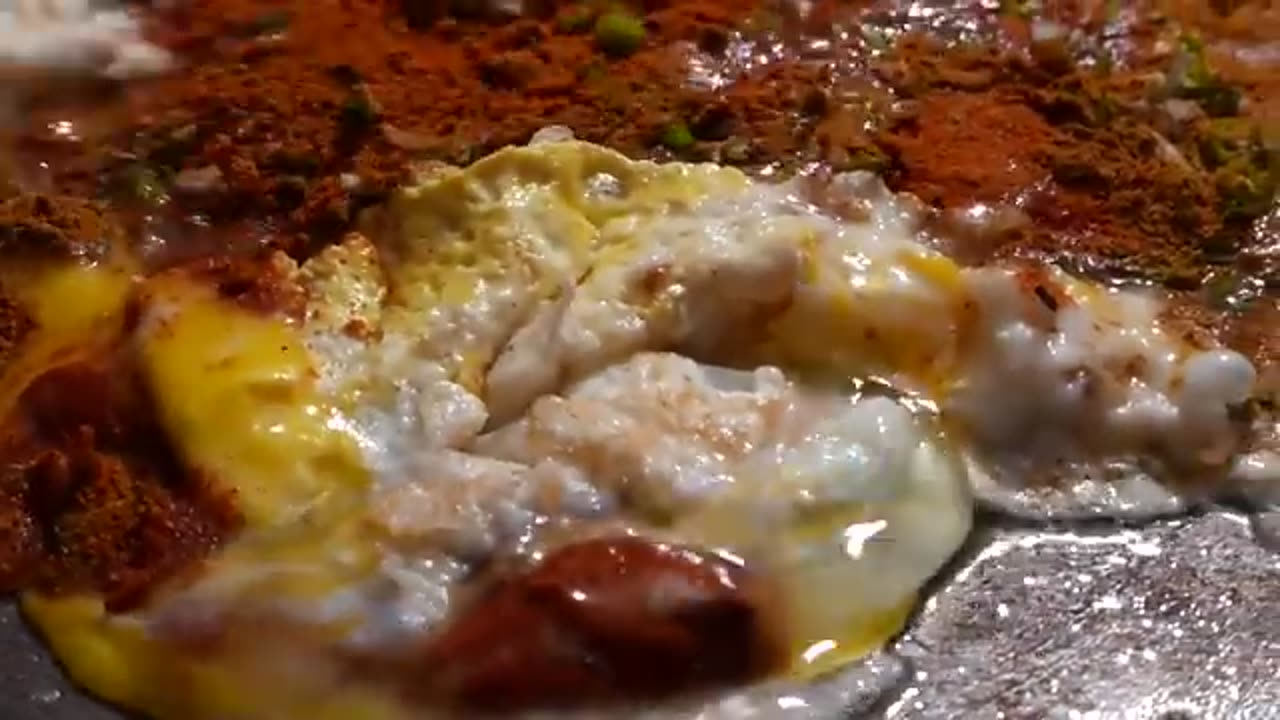 Indian Street Food - The BIGGEST Scrambled Egg Ever!