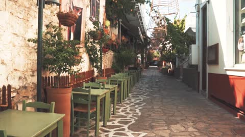 Outdoor restaurant seating on cobbled street