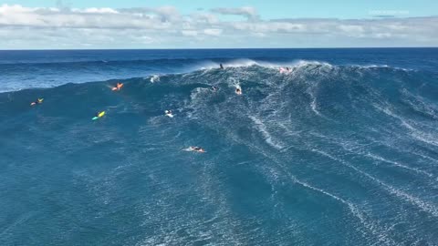 XL Jaws Big Wave Surfing - January 22nd, 2022 - Kai Lenny, Ian Walsh, Albee Layer, & more - Peahi