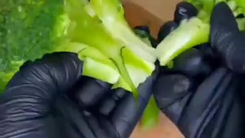 Broccoli with stuffed cheese