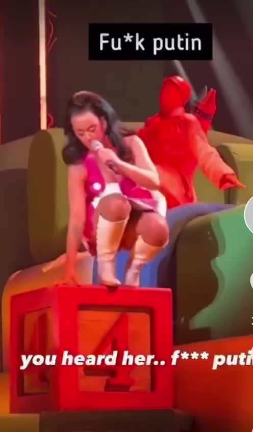 🇺🇸The globalist puppet Katy Perry make noise for Ukraine and shouted Fuck Putin during her concert