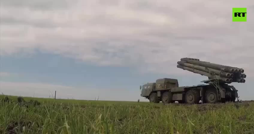 Russian BM-30 "Smerch" Hammers Ukrainian Fortifications & Equipment Along The Frontline 💥
