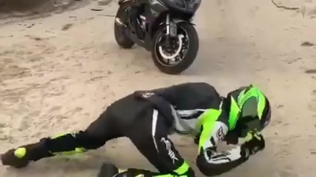 Motorcyclists, they are like that)