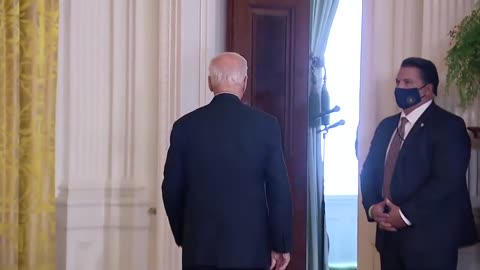 Biden AVOIDS Reporters' Questions AGAIN