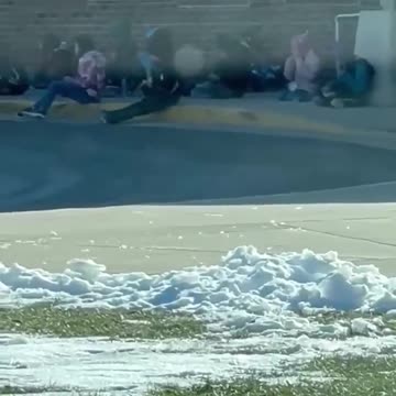 Virginia school having lessons outdoors in freezing weather