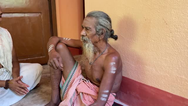 Sitting with 101 year old sadhu Brahma Chaitanya Das