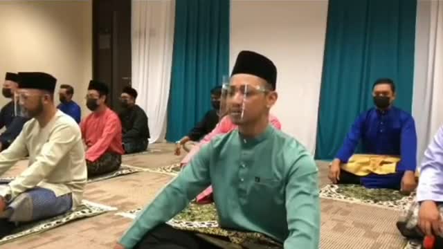 Suara merdu laung takbir raya, sekali tersasul baca doa iftitah