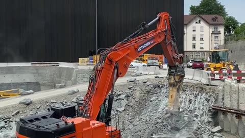 Cat 365 on an excavation site in luezern