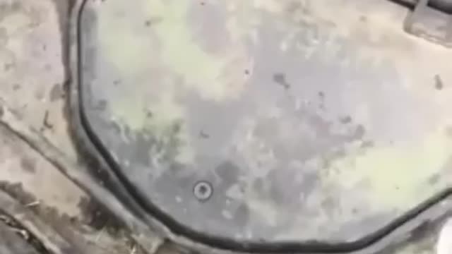 Russians soldiers who were raided by Ukraine troops,locked themselves into the tank