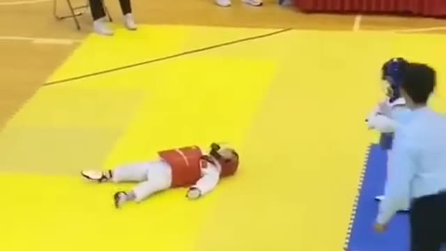 Funny Kids Taekwondo Match until the end whos the Winner.