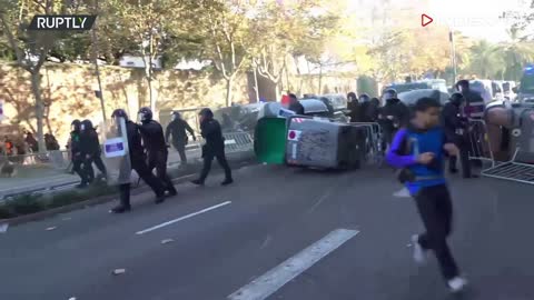 Španjolska: sukobi u Barceloni dok se odvija sastanak španjolske vlade