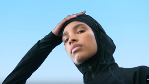 (2019.12.13) Firma Nike produkuje dla muzułmanów kombinezony do pływania w stylu burki i hidżabu.