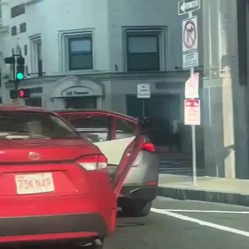 Boston, MA — napad na ulicę Boylston — wideo pokazuje moment, w którym funkcjo