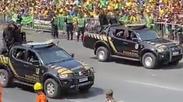 Ouça a vontade do povo, no desfile militar de 7 de setembro,