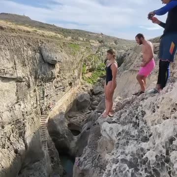 Cliff jumping from 22 meters in Malta ⛰