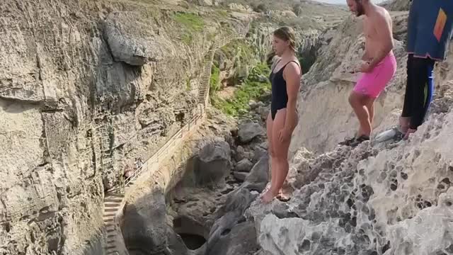 Cliff jumping from 22 meters in Malta ⛰