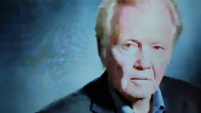 Padre de Angelina Jolie envía mensaje a los Patriotas en apoyo a el Presidente Donald Trump!