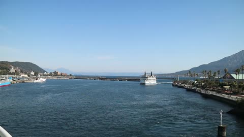 20210103 tàu cập vào bến tàu cặp vào bến