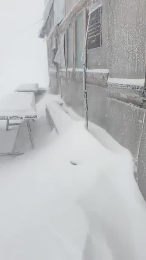 Schneesturm im August in den italienischen Alpen