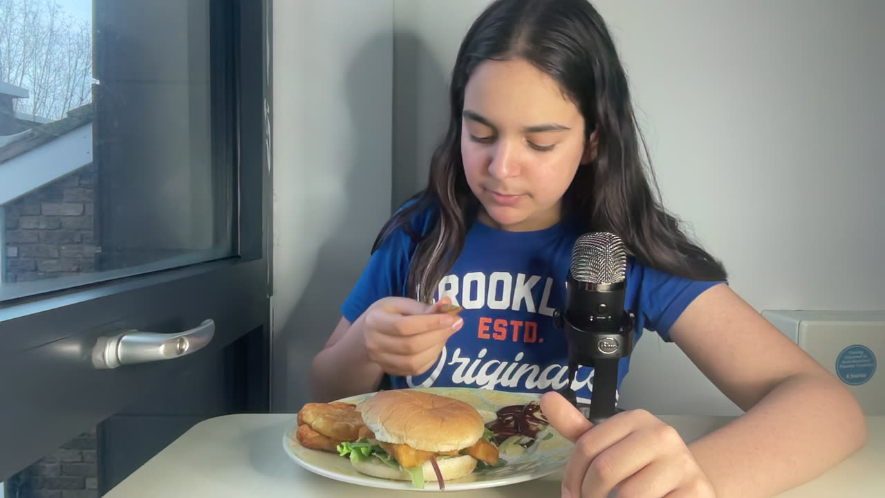 ASMR Sliders, wedges and hash brown mukbang