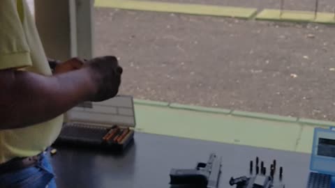 Tiro desportivo na prática.