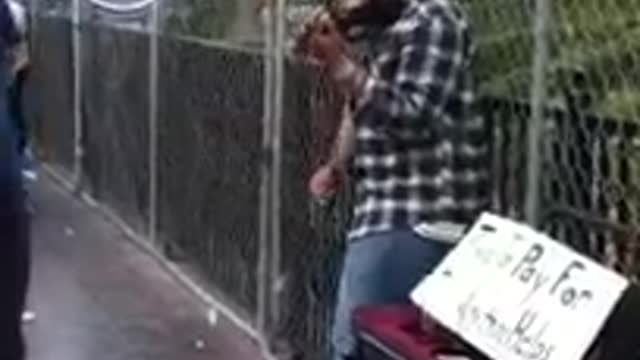 Super sick Electric violinist street performer in Vegas