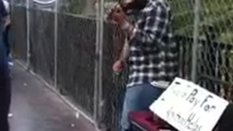 Super sick Electric violinist street performer in Vegas