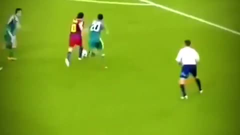 Messi dribbling