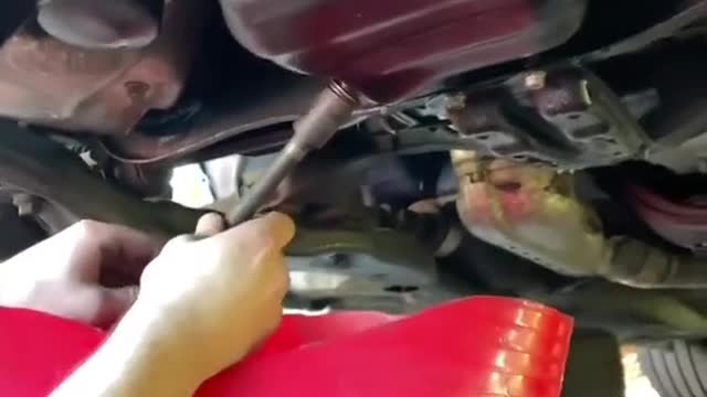 Disassembly and oil discharge of automobile