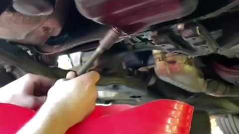 Disassembly and oil discharge of automobile