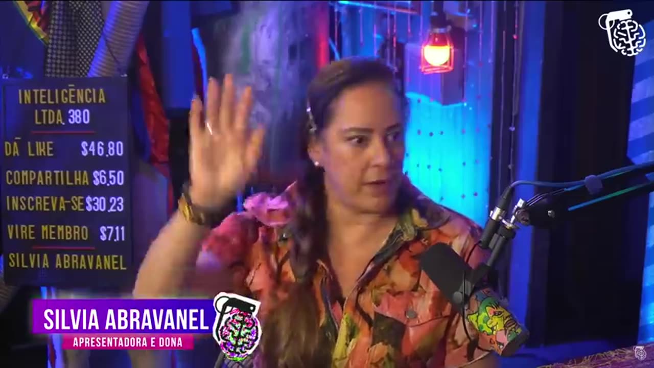 APRESENTADORA DO SBT FALA SOBRE O CHAVES - SILVIA ABRAVANEL